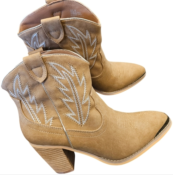 Volatile Taylor Beige Ankle Western Cowgirl Booties Womens NEW - Picture 6 of 8